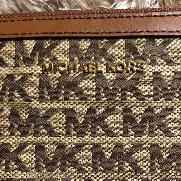 Michael Kors Jet Set Travel Phone Wallet Wristlet - Picture 3 of 16